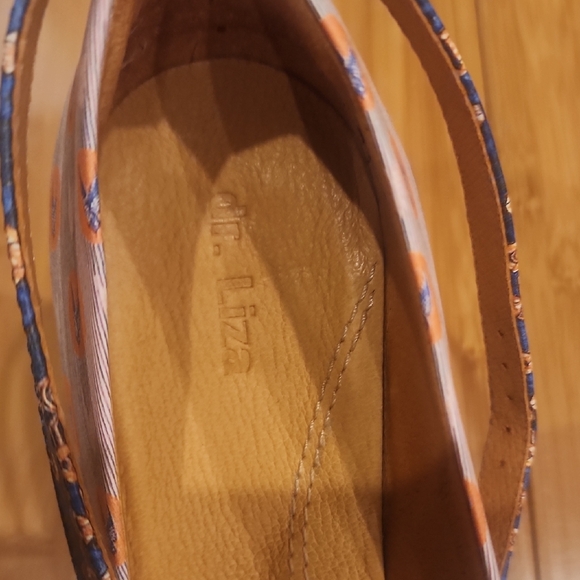 Elegant Women's Flats with Ankle Strap - Picture 2 of 7
